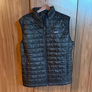 Patagonia Men's Dark Quilted Vest